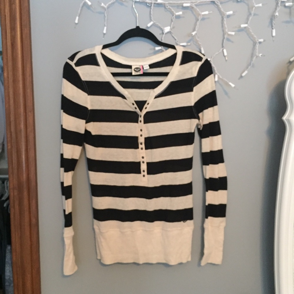 💕ROXY Button Up Long Sleeve Tee